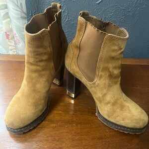 Tory Burch Tan suede Ankle Boots sz 6.5